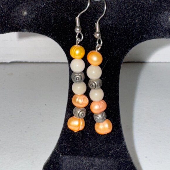 Pearl and Jade dangle Earrings - Picture 5 of 7